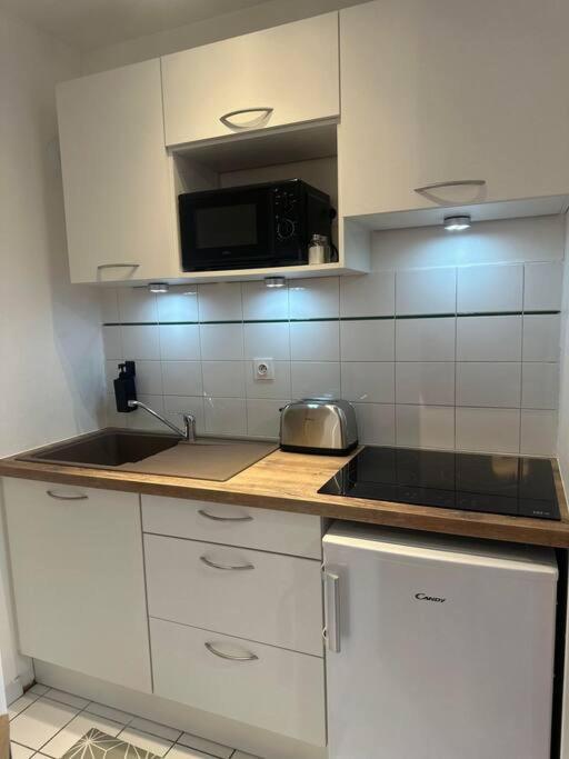 Appartement Neuf Entierement Equipe Proche Centre อาเมียงส์ ภายนอก รูปภาพ